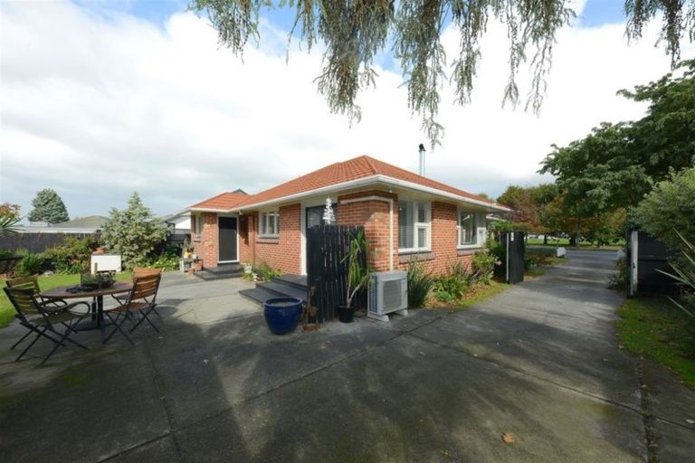 Photo of property in 338 Memorial Avenue, Burnside, Christchurch, 8053