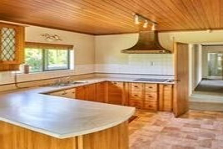 Photo of property in 42 Lakewood Avenue, Churton Park, Wellington, 6037