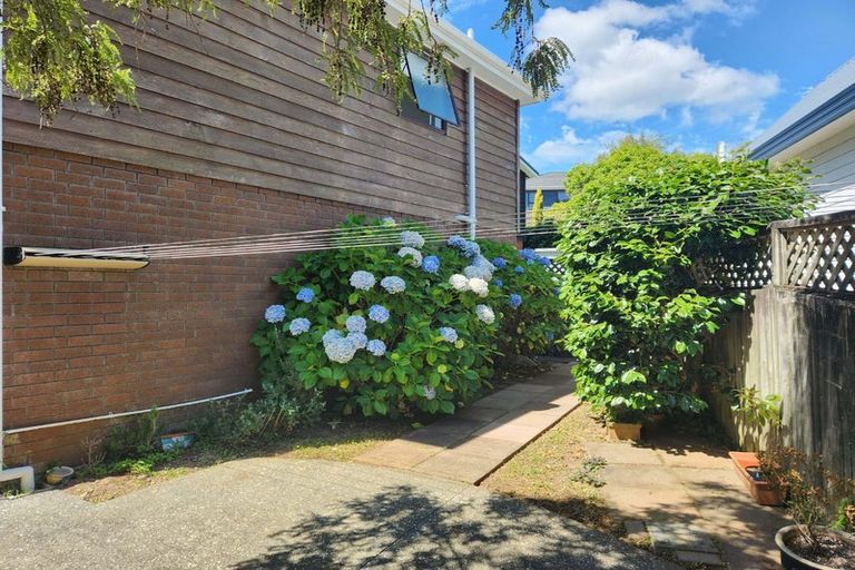 Photo of property in 42 Thatcher Crescent, Crofton Downs, Wellington, 6035