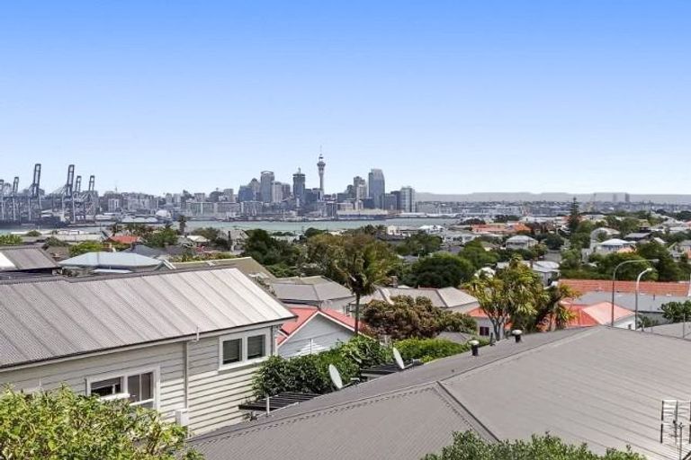 Photo of property in 5/96a Victoria Road, Devonport, Auckland, 0624