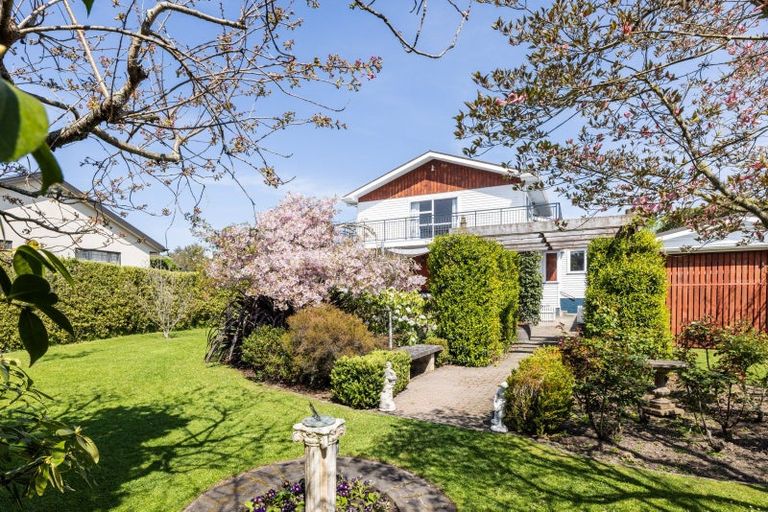 Photo of property in 39 Lucknow Road, Havelock North, 4130