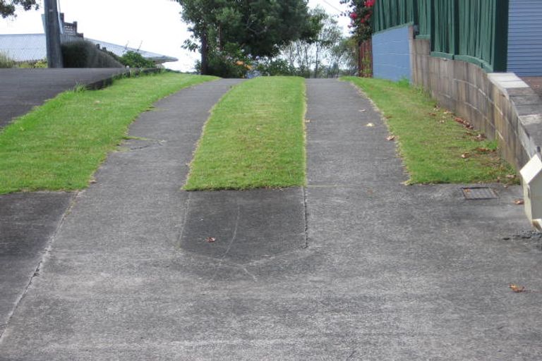 Photo of property in 12 Taupo Street, Green Bay, Auckland, 0604