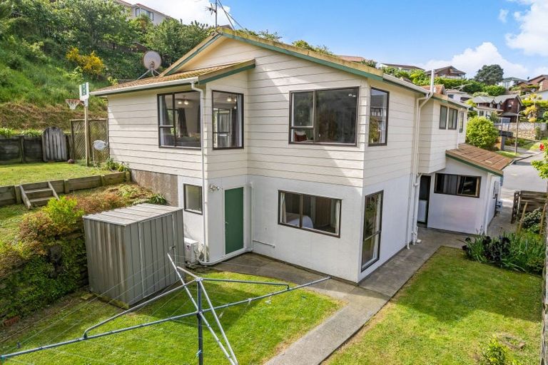 Photo of property in 14 Cullen Place, Tawa, Wellington, 5028