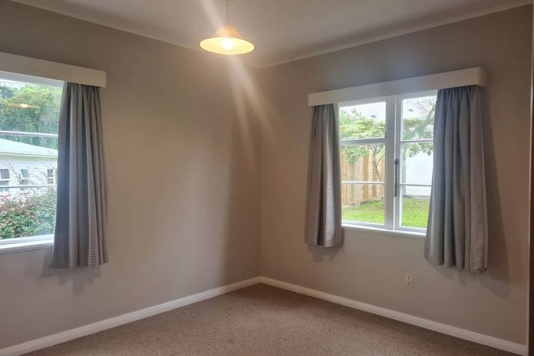 Photo of property in 12 Wavell Street, Karori, Wellington, 6012