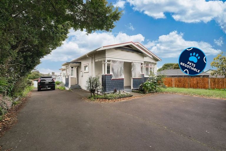 Photo of property in 3199 Great North Road, New Lynn, Auckland, 0600