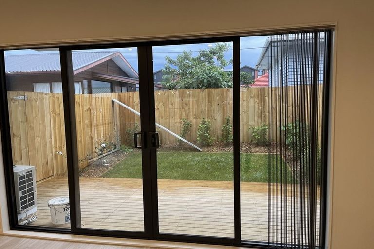 Photo of property in 3/11 Karamu Street, Te Atatu Peninsula, Auckland, 0610