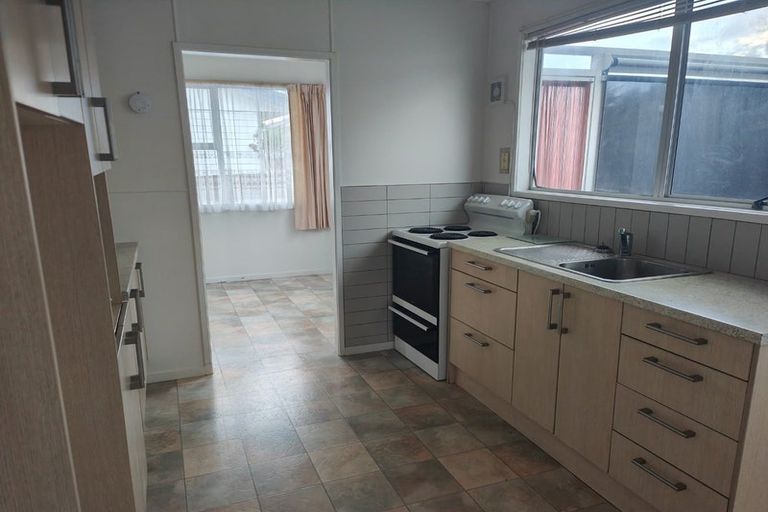 Photo of property in 50 Chilcott Road, Henderson, Auckland, 0612