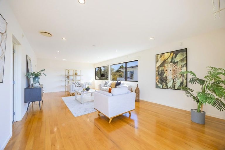 Photo of property in 13 Knightsbridge Drive, Forrest Hill, Auckland, 0620