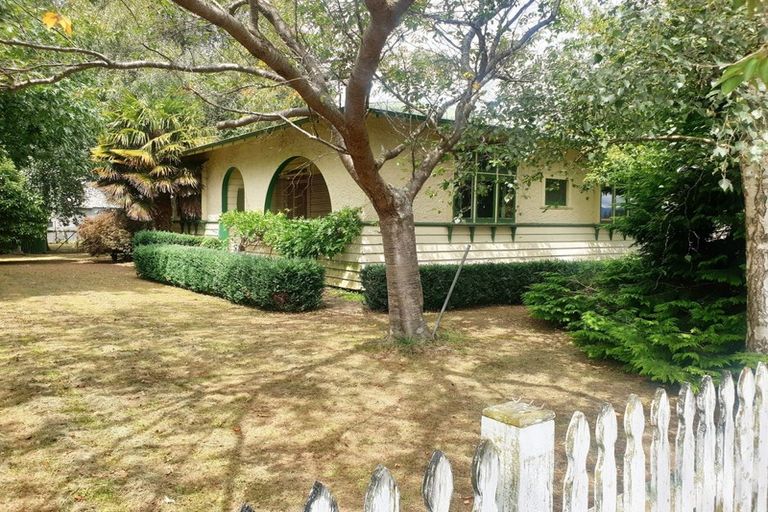 Photo of property in 1 Windsor Street, Dannevirke, 4930