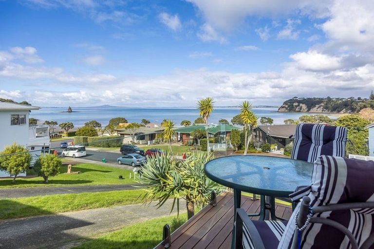 Photo of property in 18 Zita Avenue, Matakatia, Whangaparaoa, 0930