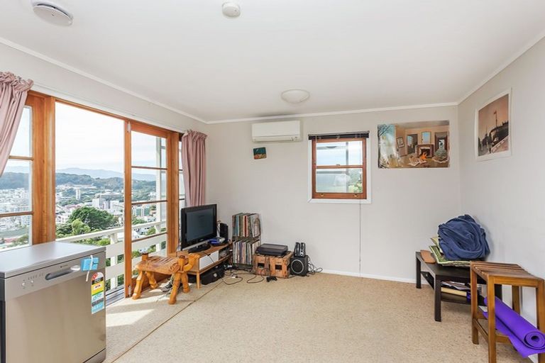 Photo of property in 5/60 Fairlie Terrace, Kelburn, Wellington, 6021