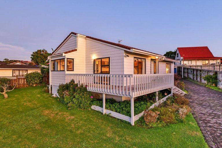 Photo of property in 4 Greenstone Place, Clover Park, Auckland, 2019