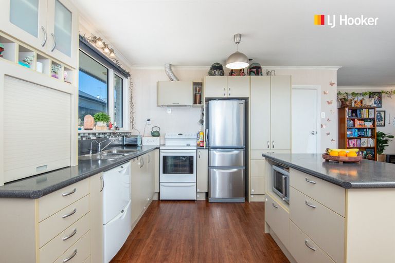 Photo of property in 16 Clyde Street, Kinmont Park, Mosgiel, 9024