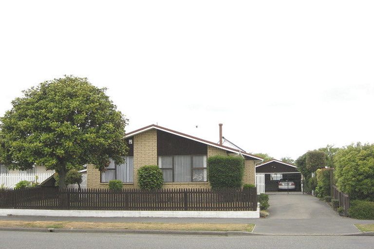 Photo of property in 155 Queenspark Drive, Parklands, Christchurch, 8083