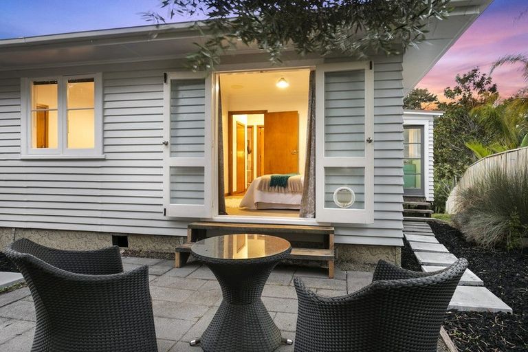 Photo of property in 534 West Coast Road, Oratia, Auckland, 0604