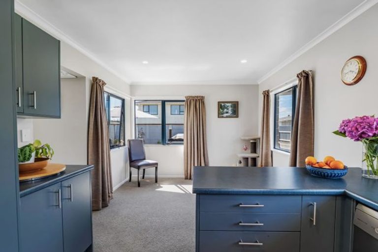 Photo of property in 32 Somerset Crescent, Highbury, Palmerston North, 4412