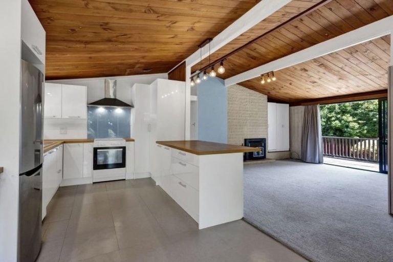 Photo of property in 15 Awanui Street, Merrilands, New Plymouth, 4312