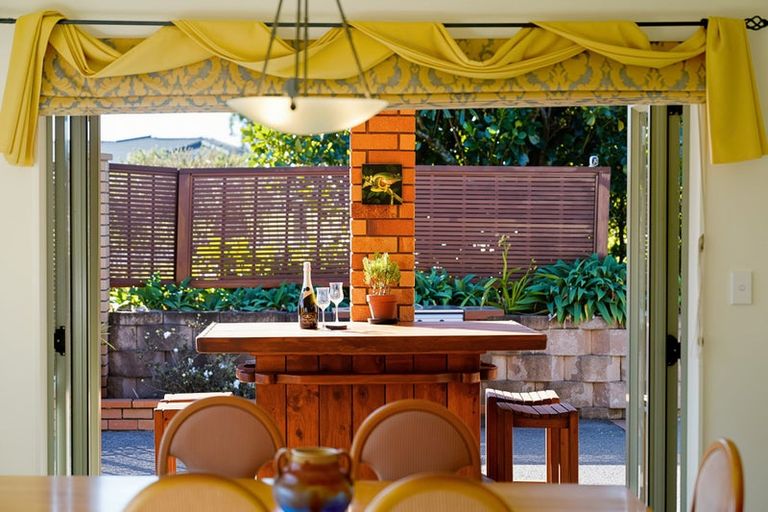 Photo of property in 2 Burgundy Park Avenue, Henderson, Auckland, 0612