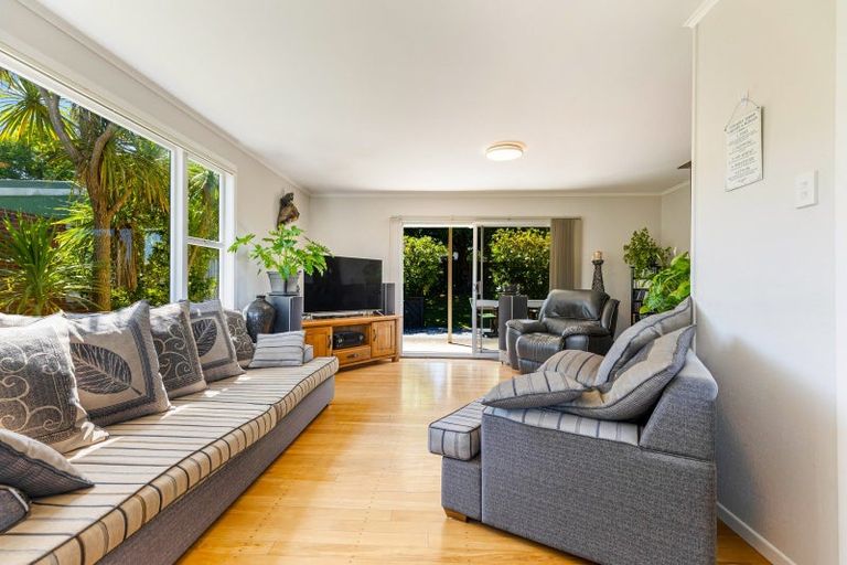 Photo of property in 21 Salem Place, Torbay, Auckland, 0630