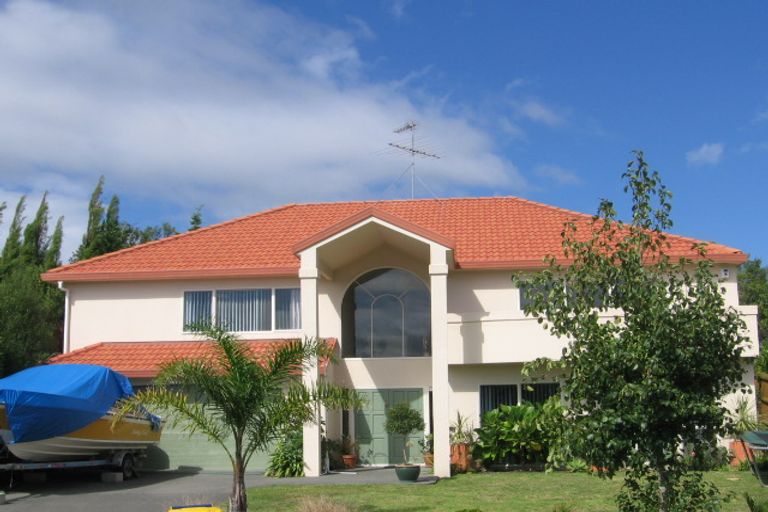 Photo of property in 22 Margaret Henry Crescent, Oteha, Auckland, 0632
