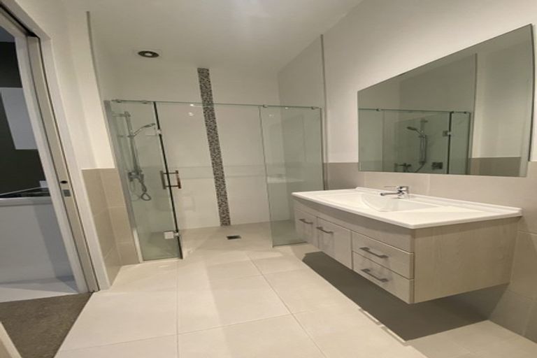 Photo of property in 80 Hobsonville Point Road, Hobsonville, Auckland, 0616