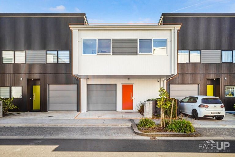 Photo of property in 32 Marine Parade, Hobsonville, Auckland, 0616