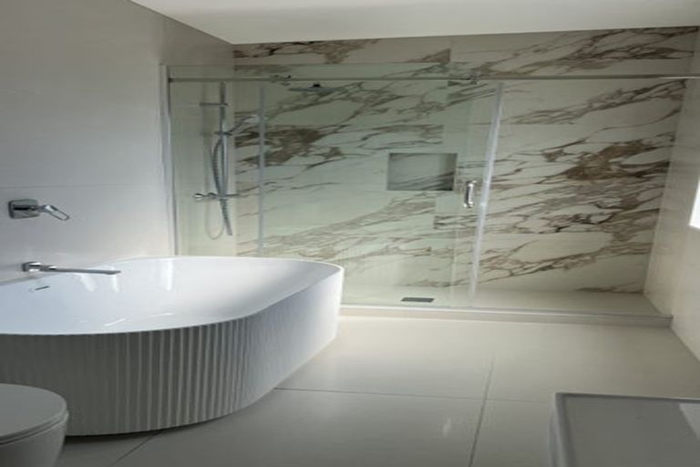 Photo of property in 2/24 Onepoto Road, Hauraki, Auckland, 0622