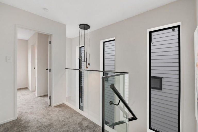 Photo of property in 12 Pleasant Way, Matakatia, Whangaparaoa, 0930