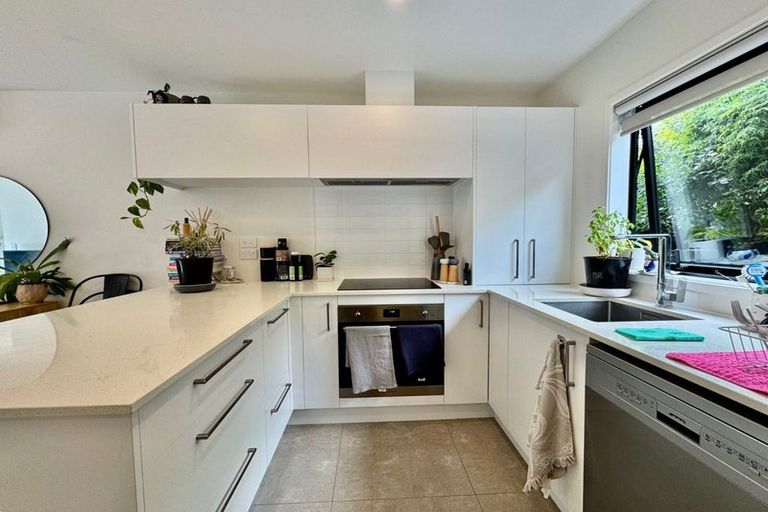 Photo of property in 5/8 Valron Road, Te Atatu South, Auckland, 0602