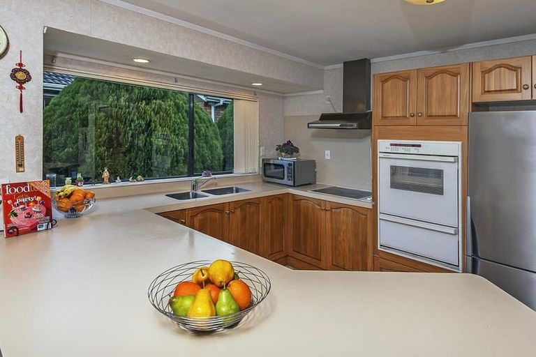 Photo of property in 16 Headcorn Place, Botany Downs, Auckland, 2010