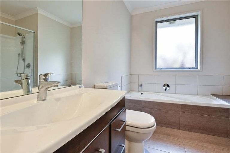 Photo of property in 28 Alexia Place, Flat Bush, Auckland, 2105