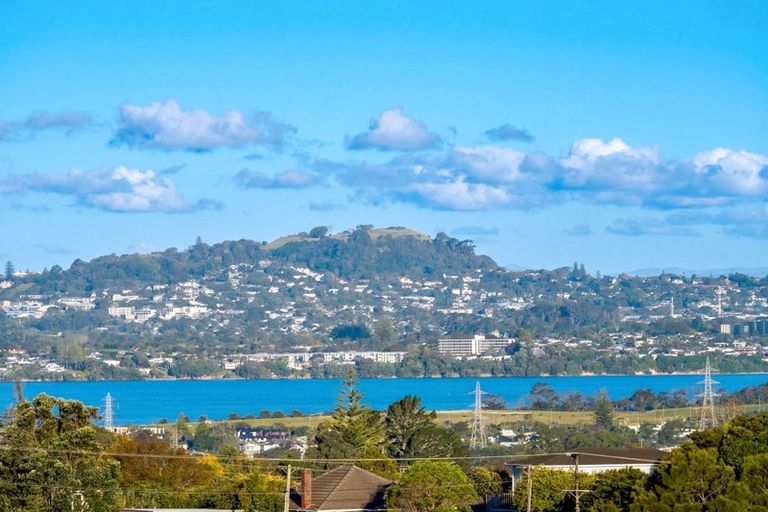 Photo of property in 18 Cityview Place, Massey, Auckland, 0614