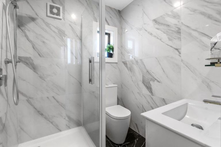 Photo of property in 2/15 Walter Street, Hauraki, Auckland, 0622