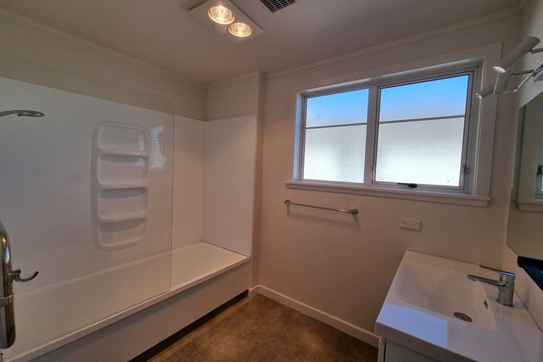 Photo of property in 27 Kenney Crescent, Fairfield, Hamilton, 3214