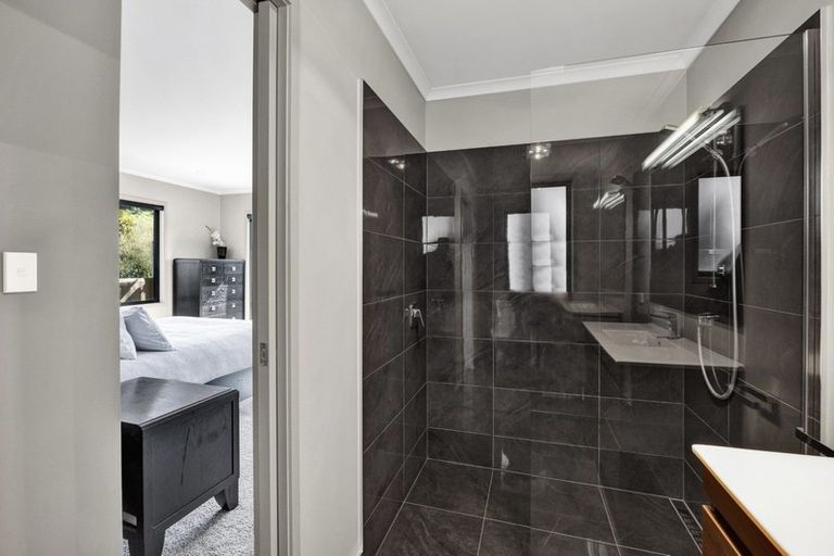 Photo of property in 5 Te Arakete Place, Hurworth, New Plymouth, 4310