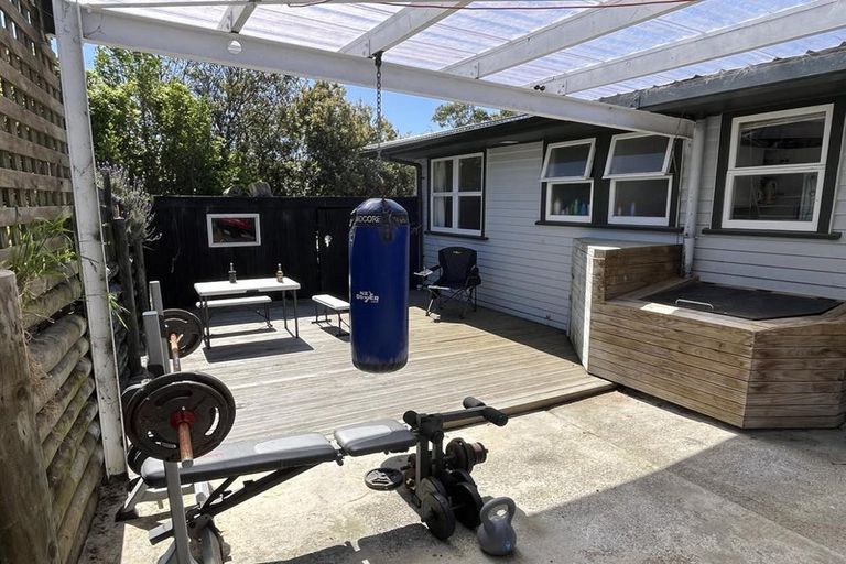 Photo of property in 34 Mark Avenue, Paparangi, Wellington, 6037