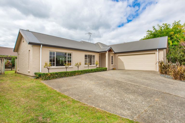 Photo of property in 18 Roderick Place, Rototuna, Hamilton, 3210