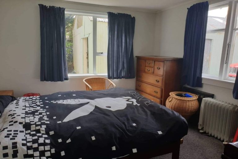 Photo of property in 240 Bridge Street, Eltham, 4322