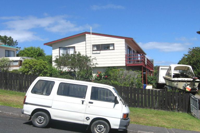 Photo of property in 42 Pemberton Avenue, Bayview, Auckland, 0629