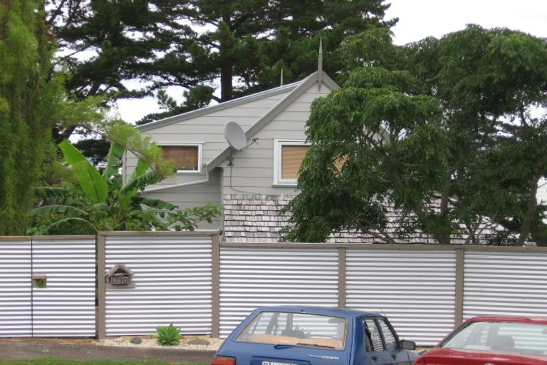 Photo of property in 1/30 Jacaranda Avenue, Beach Haven, Auckland, 0626