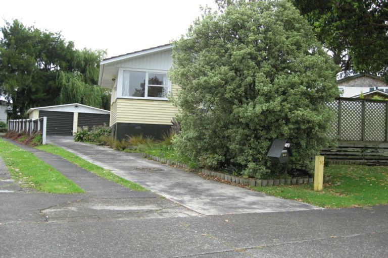 Photo of property in 20 Kea Place, Mangere Bridge, Auckland, 2022