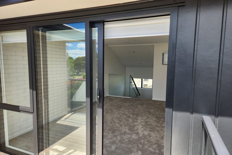 Photo of property in 64c Yeovil Road, Te Atatu Peninsula, Auckland, 0610