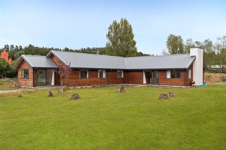 Photo of property in 13 Loach Road, Hawea Flat, Wanaka, 9382