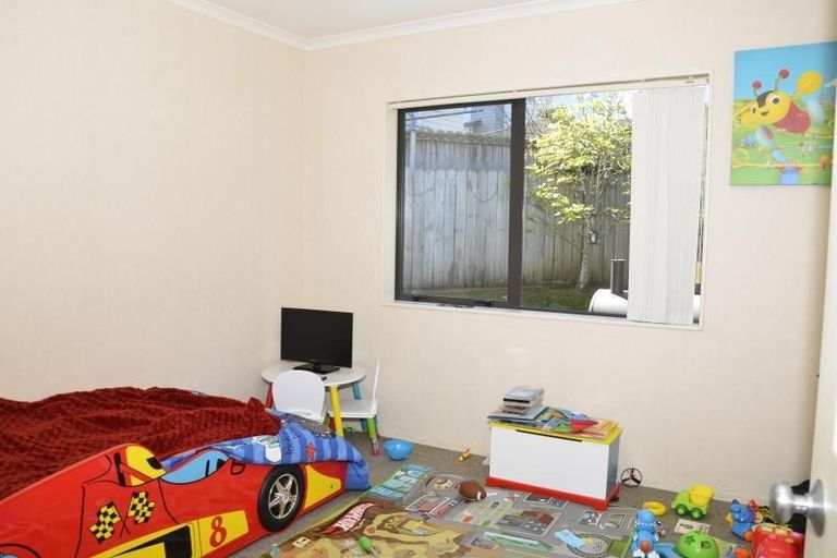 Photo of property in 34 Glen Bay Close, Pinehill, Auckland, 0632