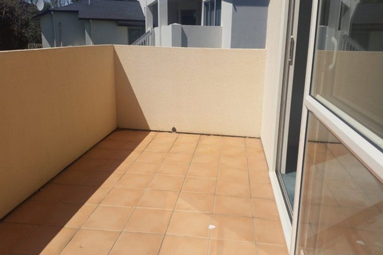 Photo of property in 31 Bronzewing Terrace, Unsworth Heights, Auckland, 0632