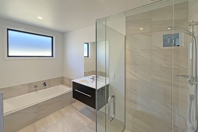 Photo of property in 36 Howden Drive, Jacks Point, 9371