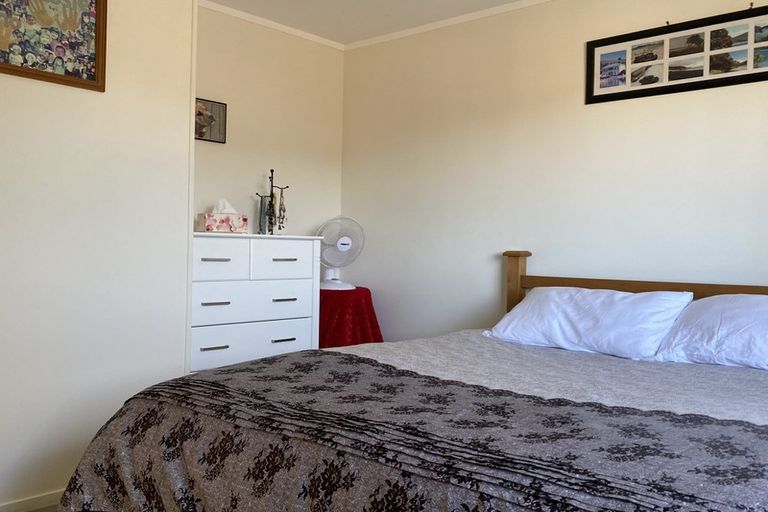 Photo of property in 16 Quincey Place, Massey, Auckland, 0614