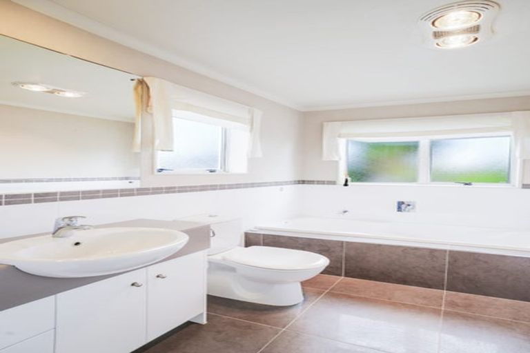 Photo of property in 3 Girvan Terrace, Wattle Downs, Auckland, 2103