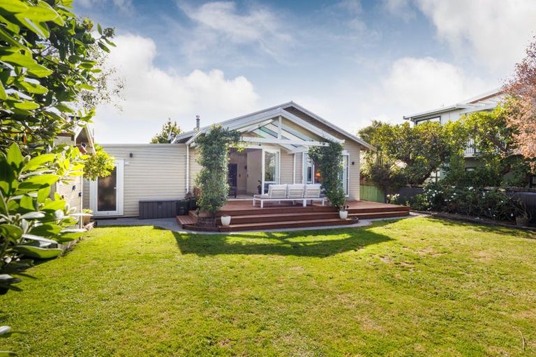 Photo of property in 3 Karaka Street, Hokowhitu, Palmerston North, 4410