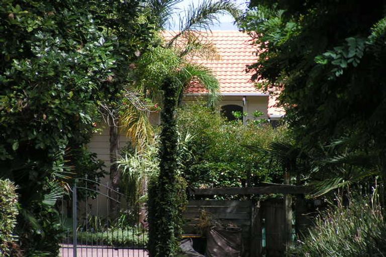 Photo of property in 26 Clarence Road, Northcote Point, Auckland, 0627